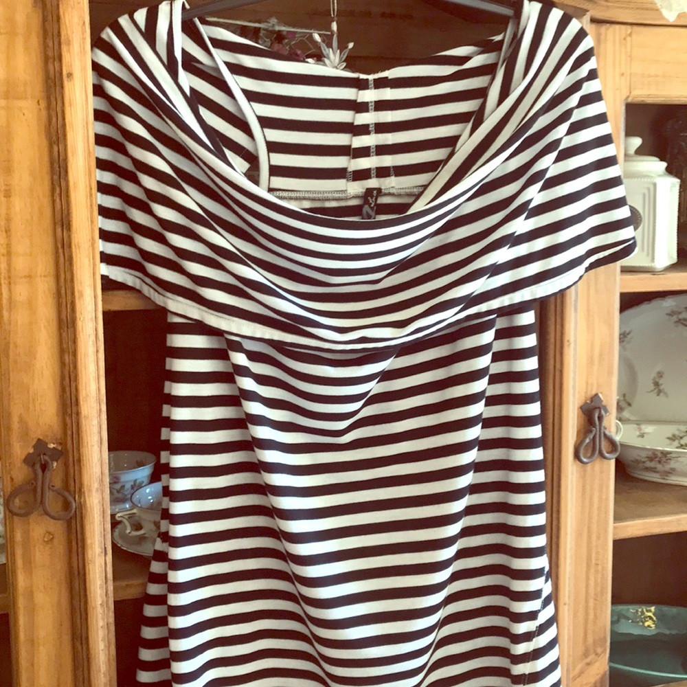 Black & White Shoulder Wrap Blouse 🌟2-for$20🌟